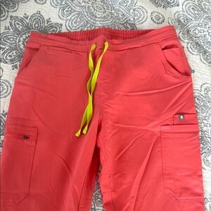 Figs Yola
Size M
Hot coral